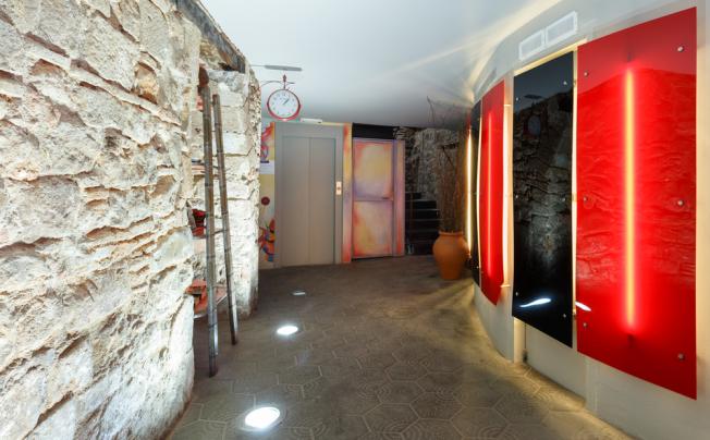 Фото отеля Ainb Gothic Studios