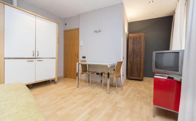 Фото отеля Ainb Gothic Studios