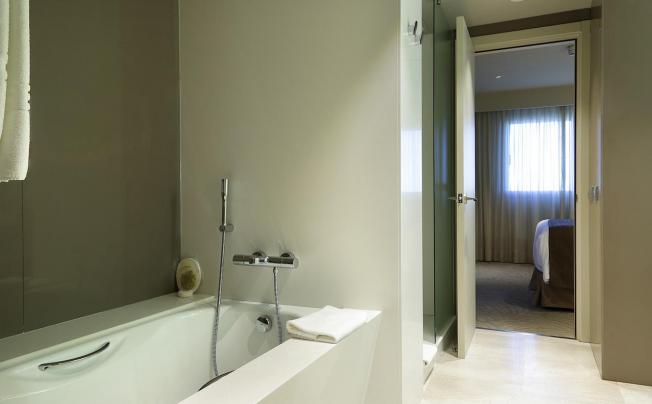 Фото отеля Crowne Plaza Barcelona - Fira Center