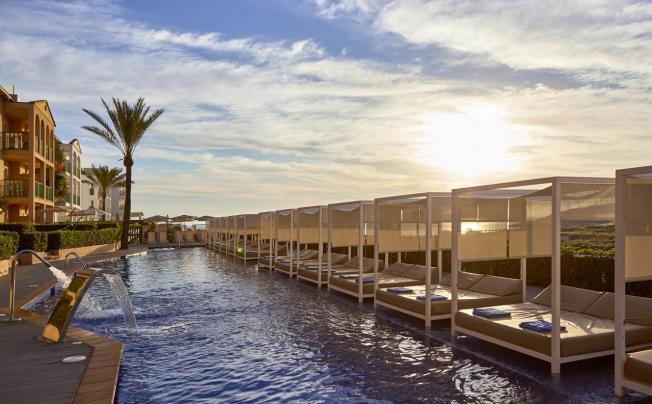 Фото отеля Zafiro Cala Mesquida Aparthotel