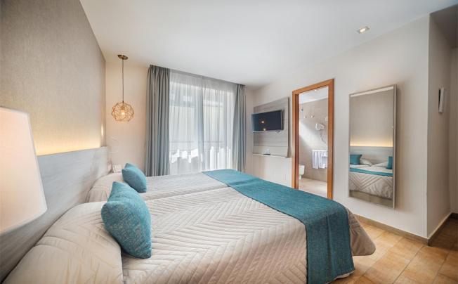 Фото отеля San Cristobal Hotel