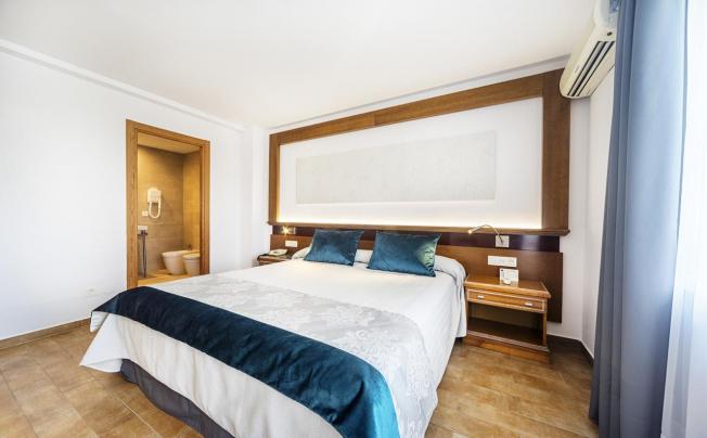 Фото отеля San Cristobal Hotel