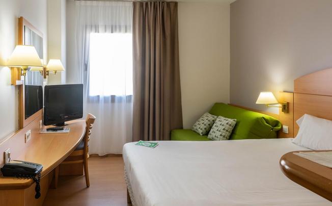 Фото отеля CAMPANILE MADRID ALCALA DE HENARES