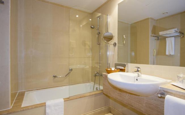 Фото отеля Lancelot Hotel