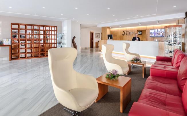 Фото отеля Lancelot Hotel