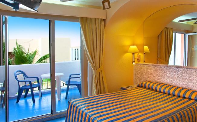Фото отеля Diverhotel Nautilus Roquetas