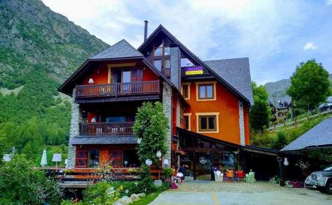 Фото отеля Mauberme Hotel