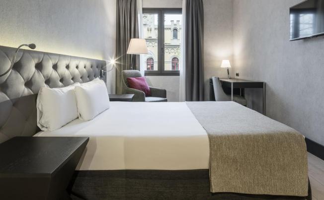 Фото отеля Ilunion Bel Art (ex. Confortel Bel Art Barcelona)