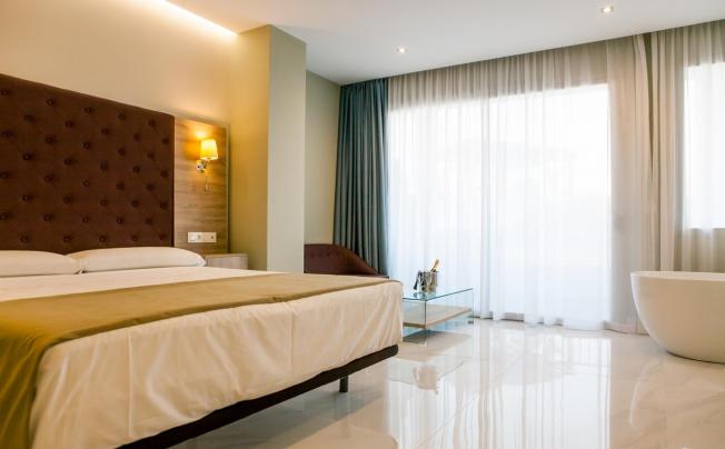 Фото отеля LOS ARCOS HOTEL NERJA
