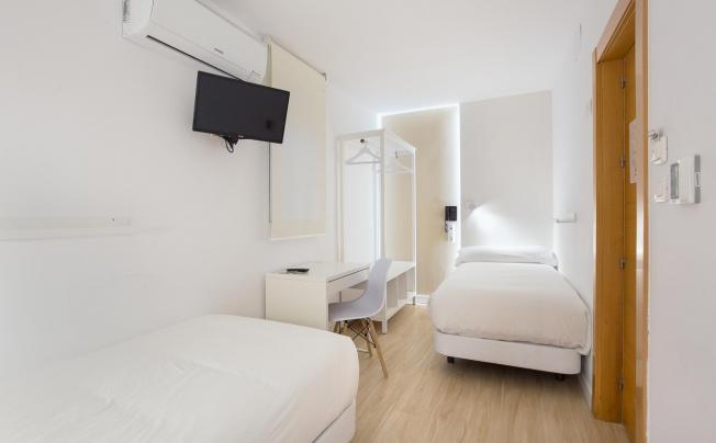Фото отеля Atenas Hostal
