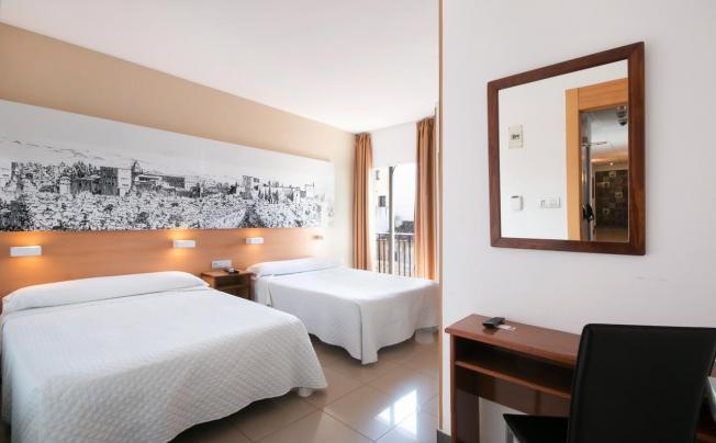 Фото отеля Atenas Hostal