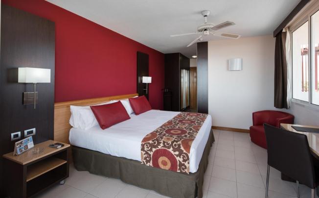 Фото отеля Catalonia Oro Negro Hotel