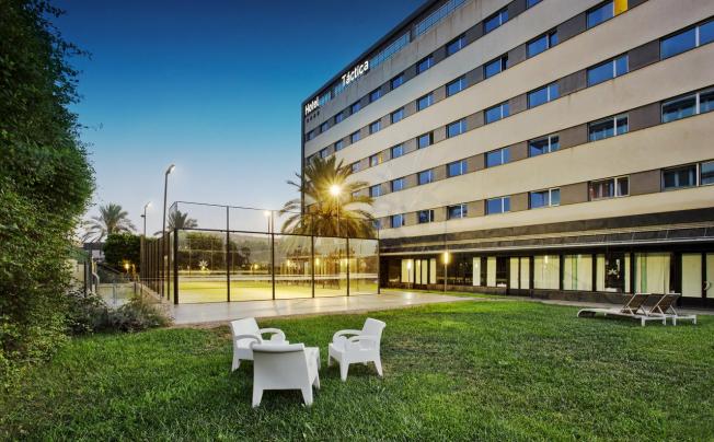 Фото отеля Tactica Hotel