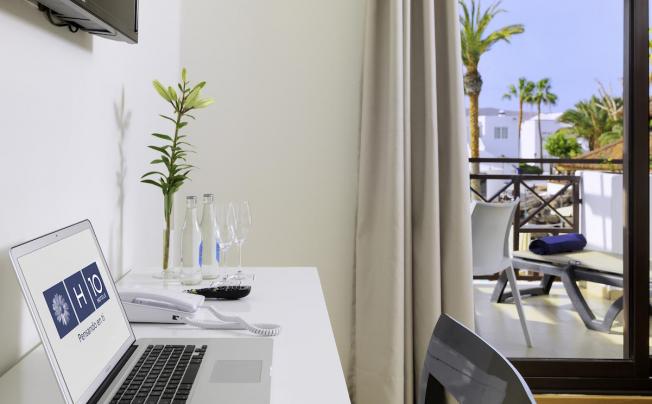 Фото отеля H10 Sentido White Suites