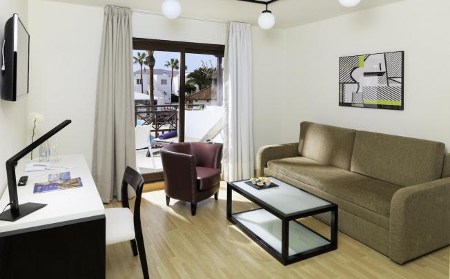 Фото отеля H10 Sentido White Suites