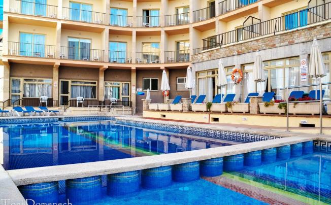 Фото отеля Iris Hotel
