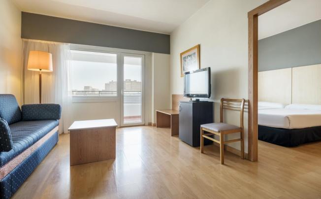 Фото отеля Ilunion Romareda Hotel