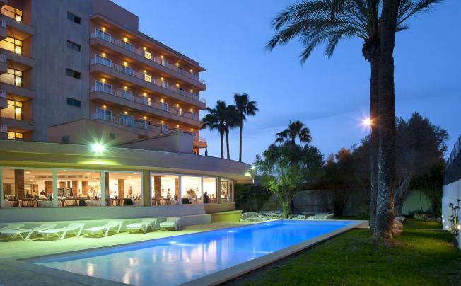 Фото отеля Fergus Geminis Hotel