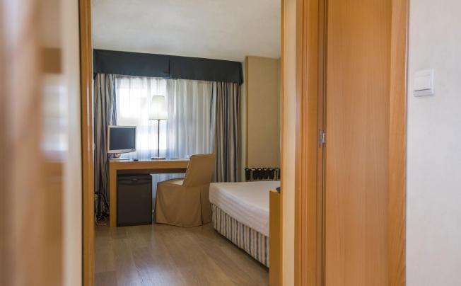 Фото отеля Infanta Mercedes Hotel
