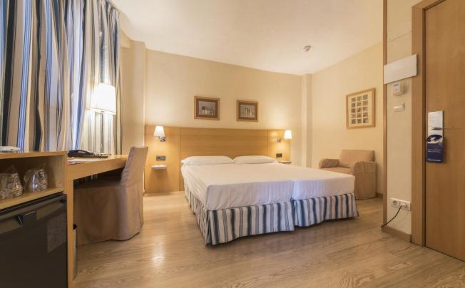 Фото отеля Infanta Mercedes Hotel