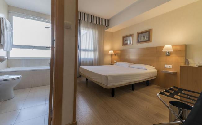 Фото отеля Infanta Mercedes Hotel