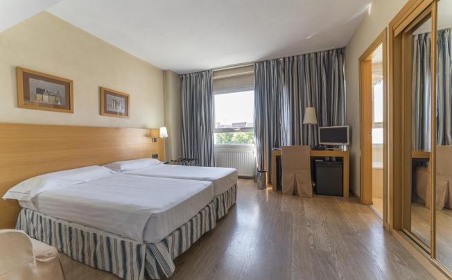 Фото отеля Infanta Mercedes Hotel