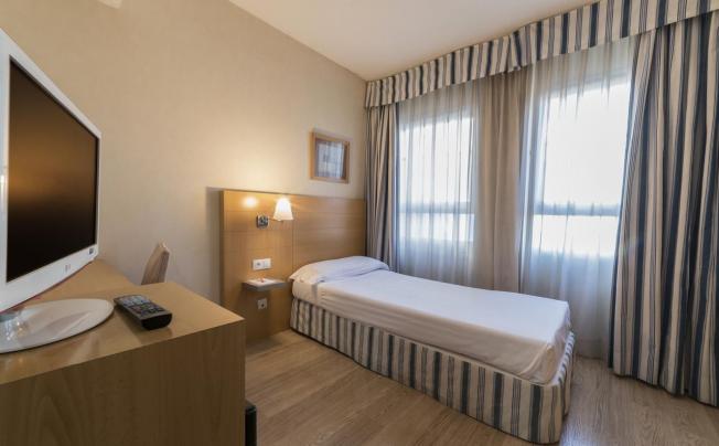 Фото отеля Infanta Mercedes Hotel