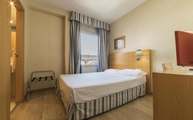 Фото отеля Infanta Mercedes Hotel