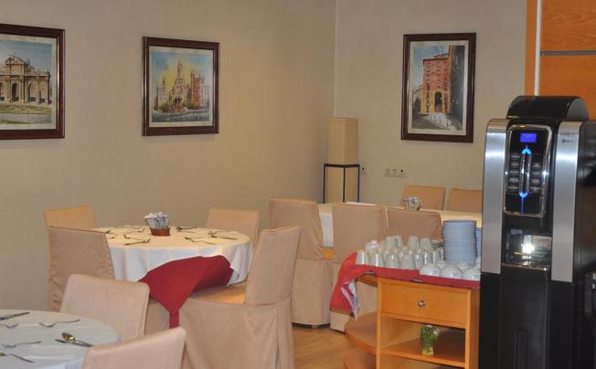 Фото отеля Infanta Mercedes Hotel