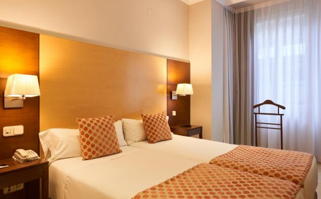Фото отеля Suites Barrio De Salamanca Hotel