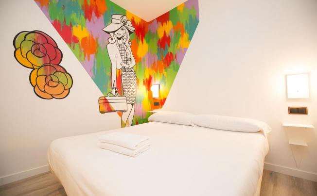 Фото отеля Ainb Las Ramblas - colon Apartments