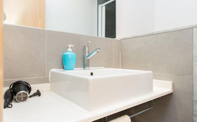 Фото отеля Ainb Las Ramblas - colon Apartments