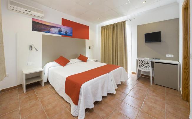 Фото отеля Adelino Hostal