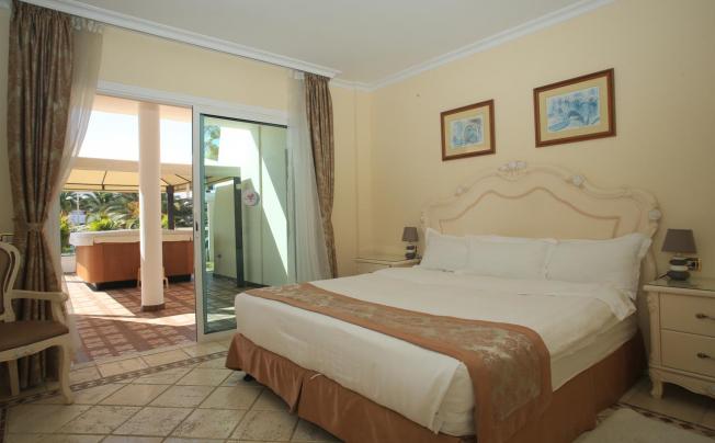 Фото отеля Flamingo Suites Boutique Hotel