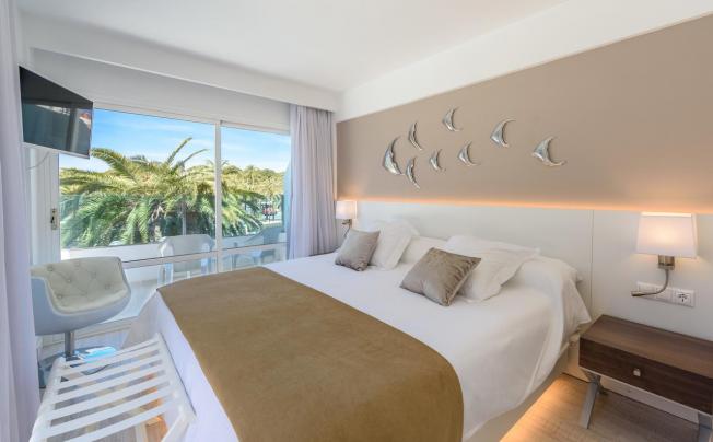 Фото отеля Plaza Santa Ponsa Boutique