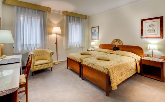 Фото отеля Roma Hotel