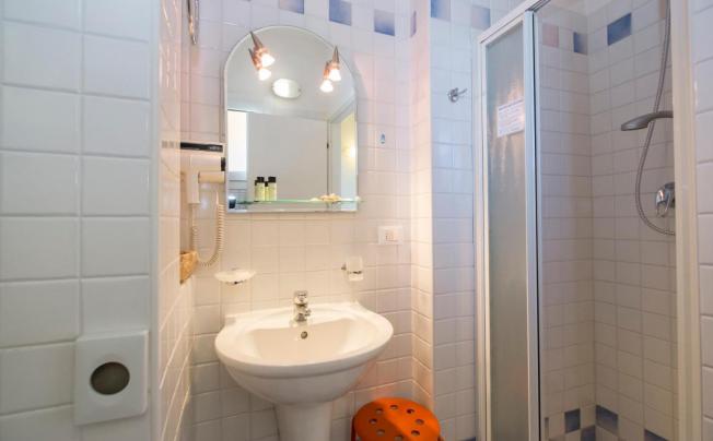 Фото отеля Crosal Hotel