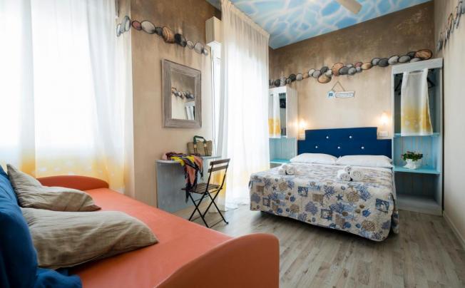 Фото отеля Crosal Hotel