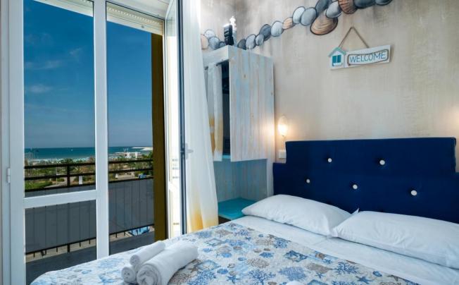Фото отеля Crosal Hotel