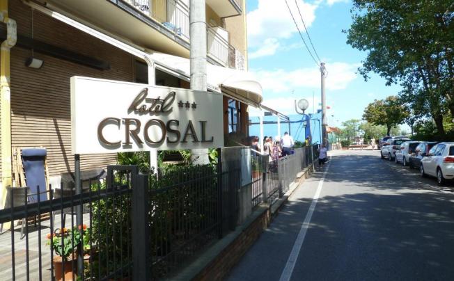 Фото отеля Crosal Hotel