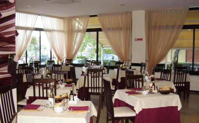 Фото отеля Crosal Hotel