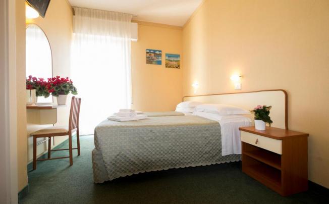 Фото отеля Crosal Hotel