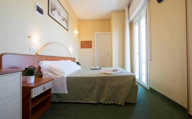 Фото отеля Crosal Hotel