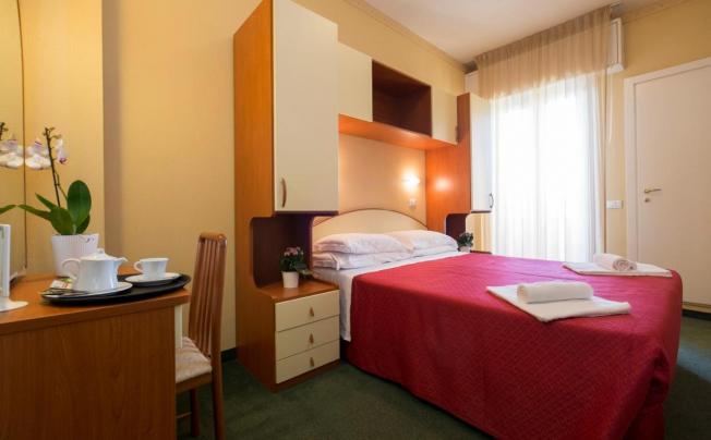 Фото отеля Crosal Hotel