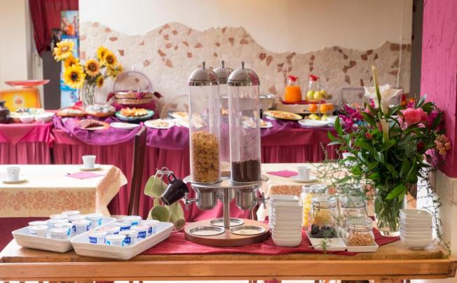 Фото отеля Crosal Hotel