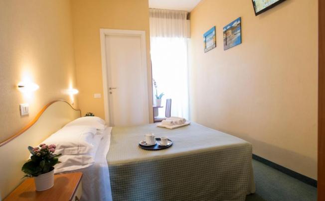 Фото отеля Crosal Hotel