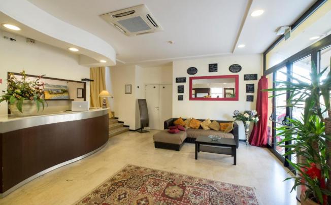 Фото отеля Crosal Hotel