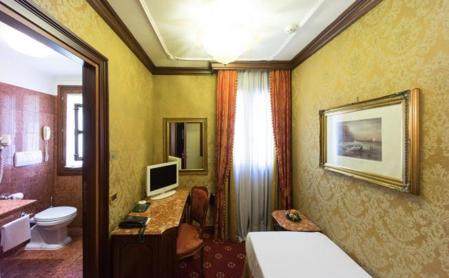 Фото отеля B4 Bellini Venezia Hotel