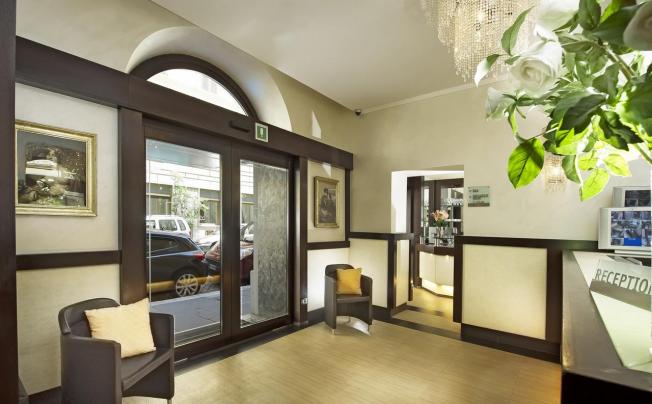 Фото отеля Yes Hotel