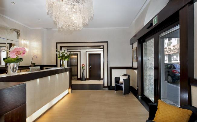 Фото отеля Yes Hotel